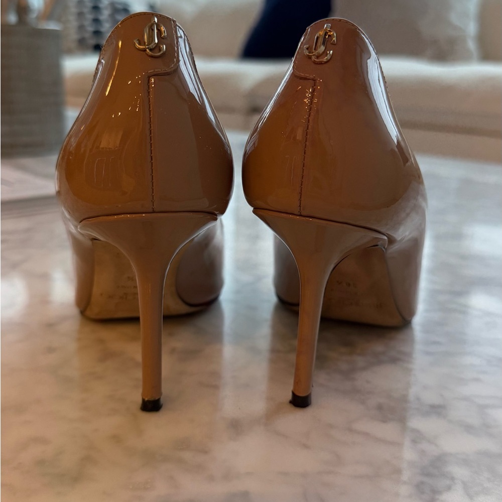 ✨ Authentic Jimmy Choo Light Brown Patent Leather Classic Pumps – Size 38.5 ✨ - Picture 3 of 5